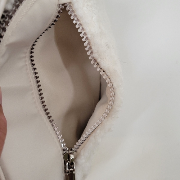 House of Harlow 1960 Cream Off White Sherpa Sling Bag One Shoulder Backpack NWT - Picture 3 of 5